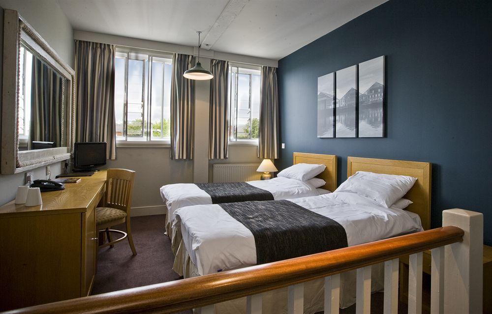 Hotel The Ship & Trades Chatham  Exterior foto